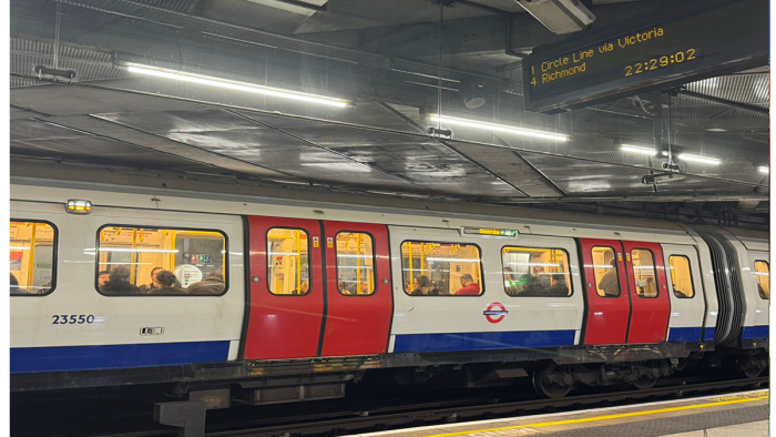 Kasım 2025’te Londra Ulaşımında (TfL) Geniş Kapsamlı Çalışmalar: Metro, Overground, DLR ve Elizabeth Line Etkilenecek