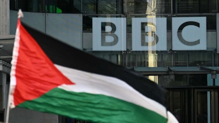 Lise öğrencisi, BBC'yi Gazze'deki soykırımın "suç ortağı" olmakla suçladı